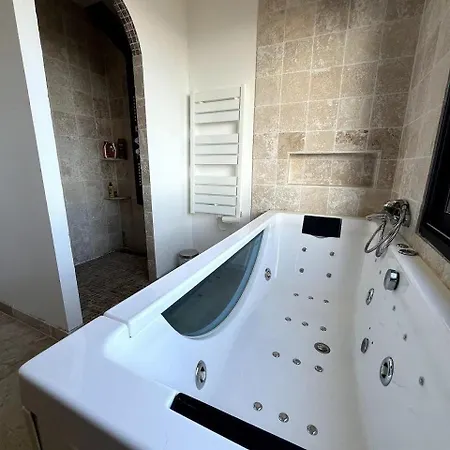 Avec Piscine Vue Et Montagne