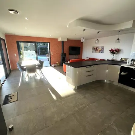 Avec Piscine Vue Et Montagne Villa