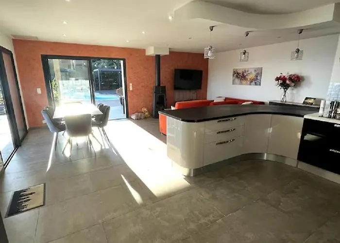 Avec Piscine Vue Et Montagne Villa