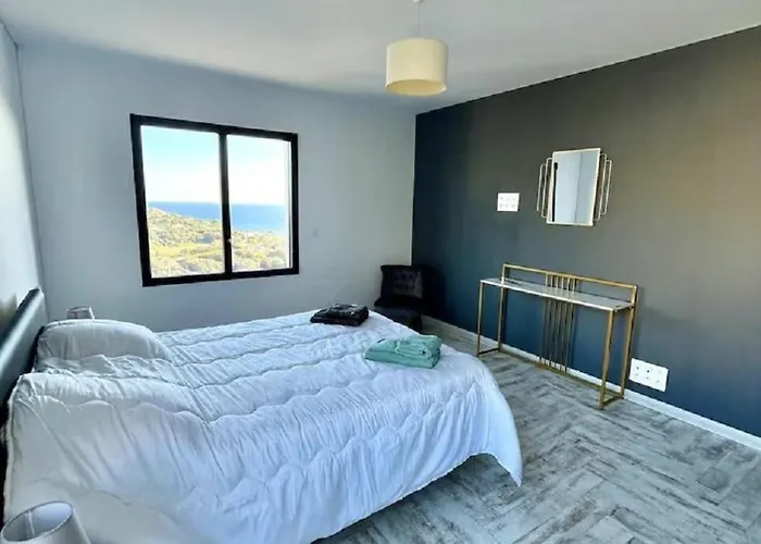 Villa Avec Piscine Vue Et Montagne *