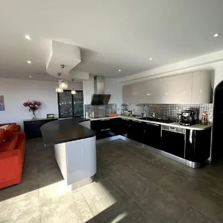 Avec Piscine Vue Et Montagne Villa *