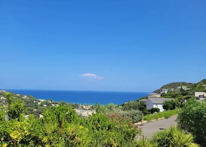 Avec Piscine Vue Et Montagne *